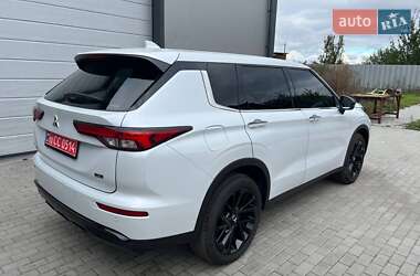 Внедорожник / Кроссовер Mitsubishi Outlander 2023 в 