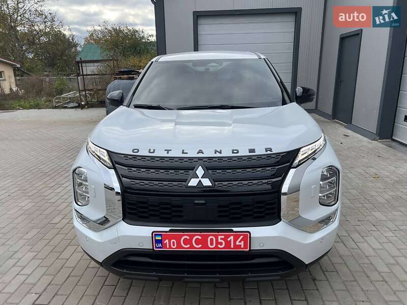 Внедорожник / Кроссовер Mitsubishi Outlander 2023 в Киеве