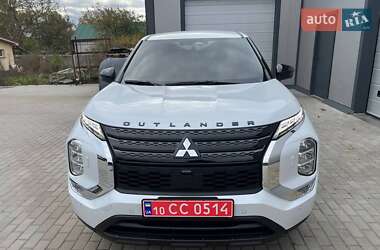 Внедорожник / Кроссовер Mitsubishi Outlander 2023 в 