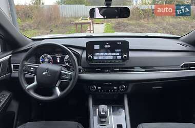 Внедорожник / Кроссовер Mitsubishi Outlander 2023 в 