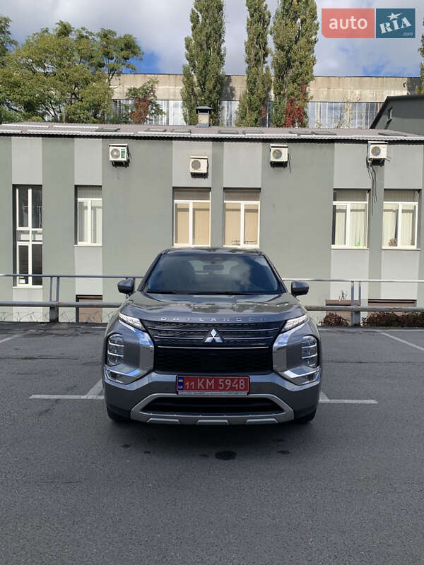 Внедорожник / Кроссовер Mitsubishi Outlander 2022 в Киеве