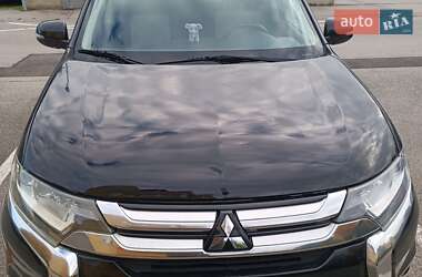 Внедорожник / Кроссовер Mitsubishi Outlander 2017 в Киеве