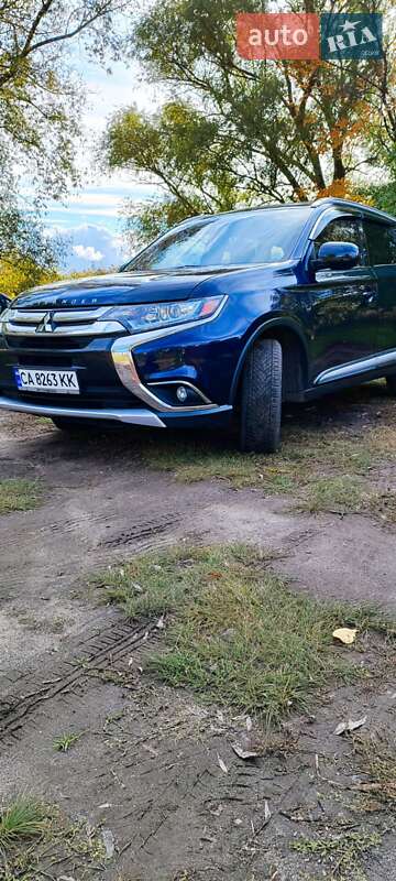 Внедорожник / Кроссовер Mitsubishi Outlander 2017 в Смеле