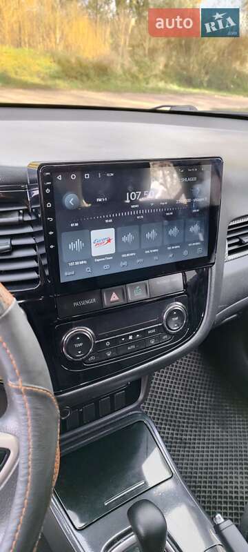 Внедорожник / Кроссовер Mitsubishi Outlander 2017 в Смеле