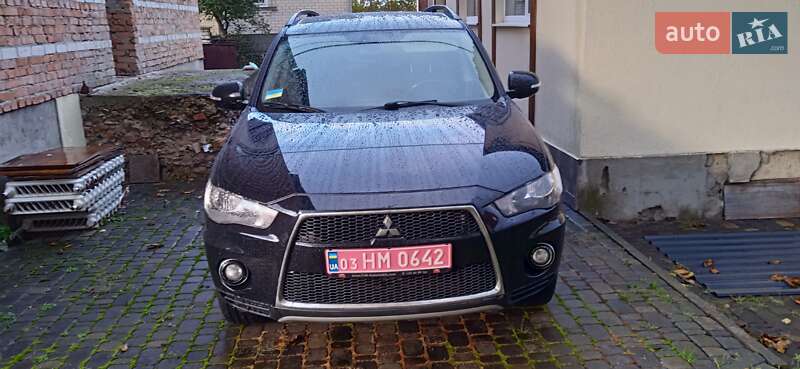 Внедорожник / Кроссовер Mitsubishi Outlander 2010 в Заре