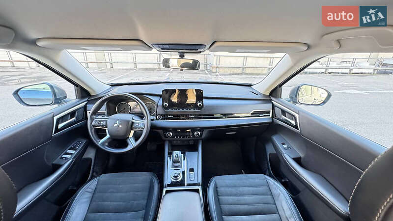 Внедорожник / Кроссовер Mitsubishi Outlander 2022 в Киеве
