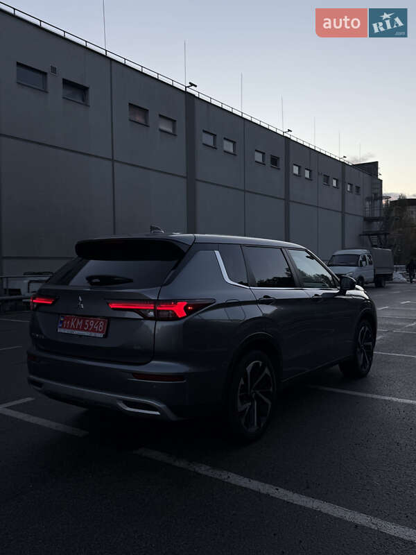 Внедорожник / Кроссовер Mitsubishi Outlander 2022 в Киеве
