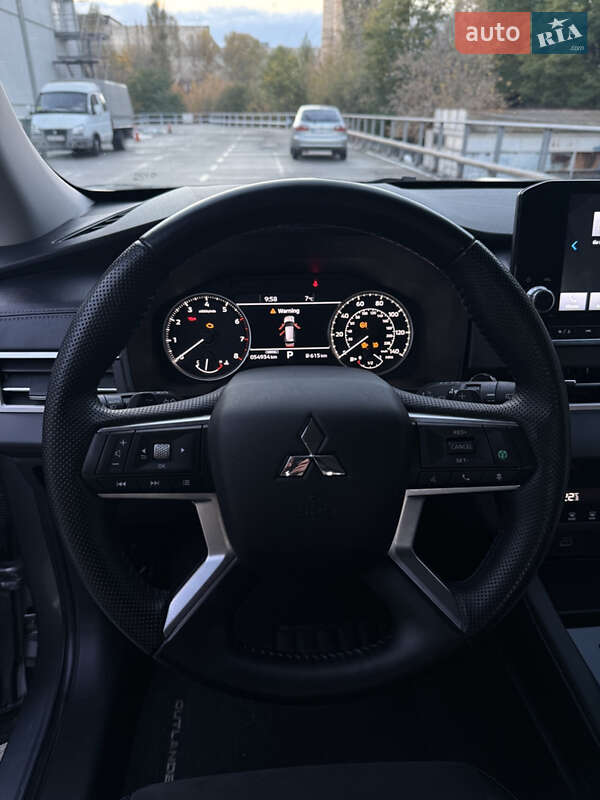 Внедорожник / Кроссовер Mitsubishi Outlander 2022 в Киеве