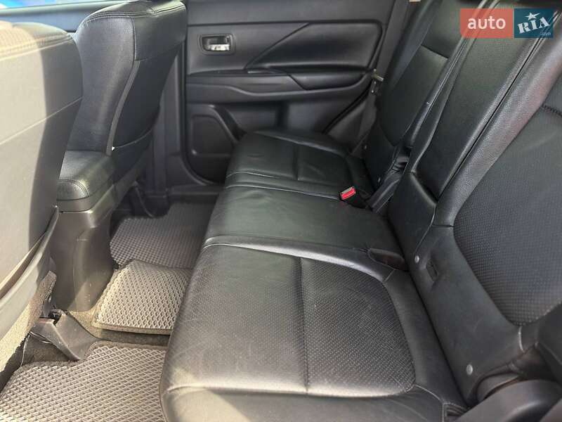 Внедорожник / Кроссовер Mitsubishi Outlander 2013 в Запорожье