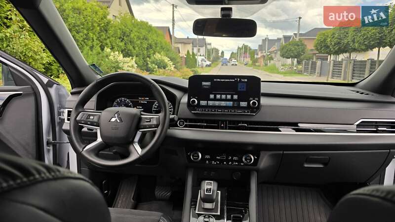 Внедорожник / Кроссовер Mitsubishi Outlander 2022 в Киеве