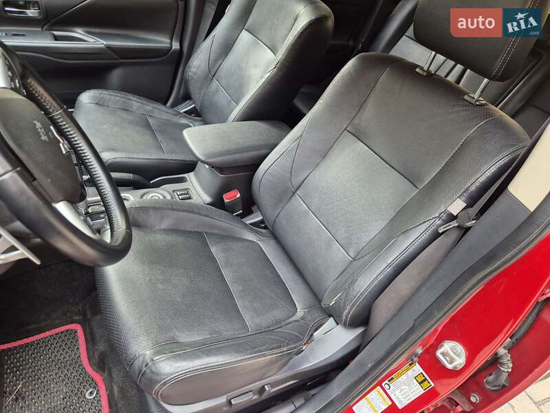 Внедорожник / Кроссовер Mitsubishi Outlander 2014 в Киеве