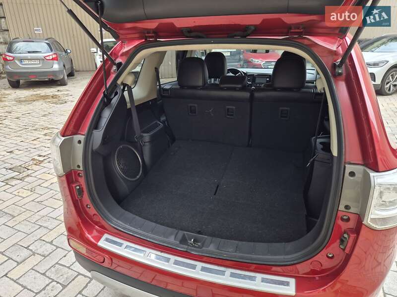 Внедорожник / Кроссовер Mitsubishi Outlander 2014 в Киеве
