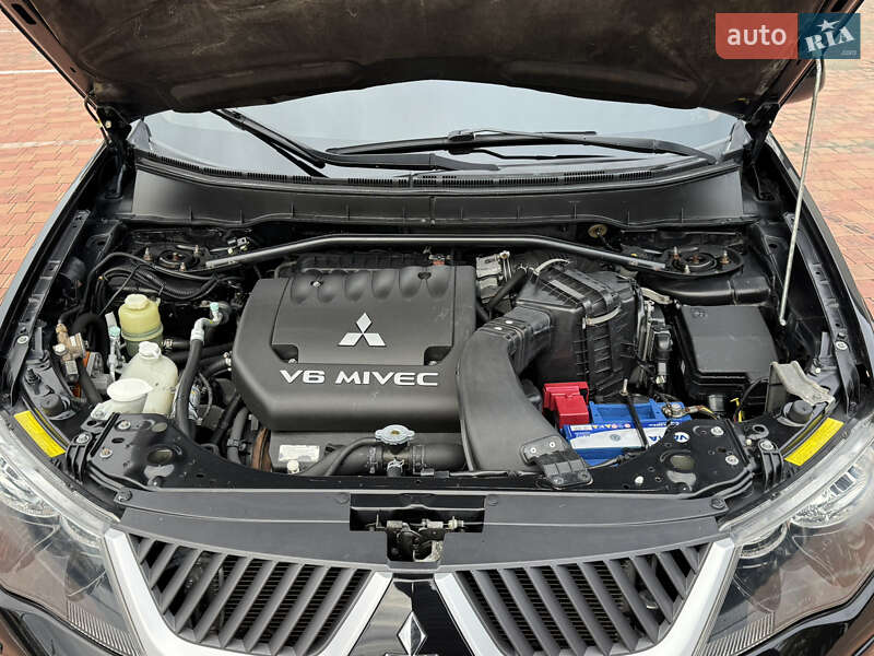 Внедорожник / Кроссовер Mitsubishi Outlander 2008 в Одессе