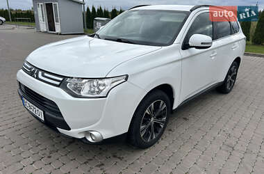 Внедорожник / Кроссовер Mitsubishi Outlander 2012 в Городке