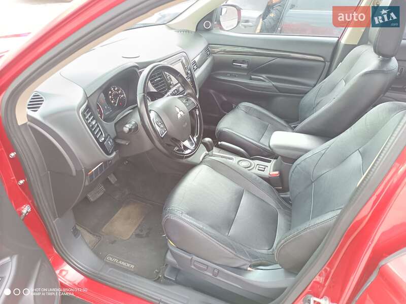 Внедорожник / Кроссовер Mitsubishi Outlander 2016 в Киеве