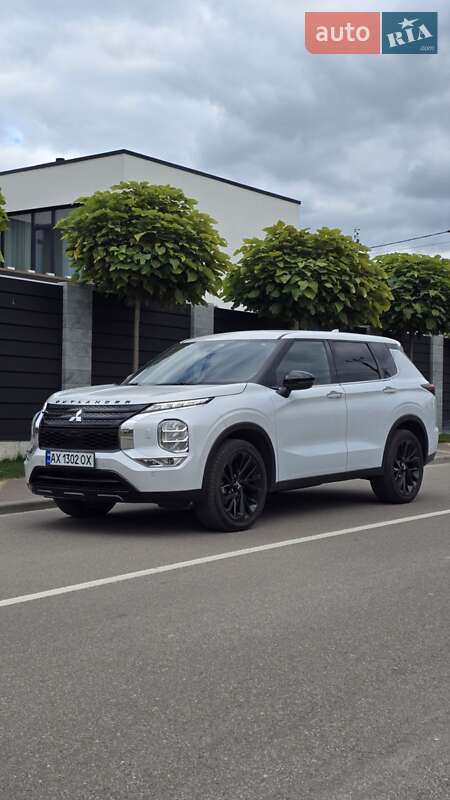 Внедорожник / Кроссовер Mitsubishi Outlander 2022 в Киеве