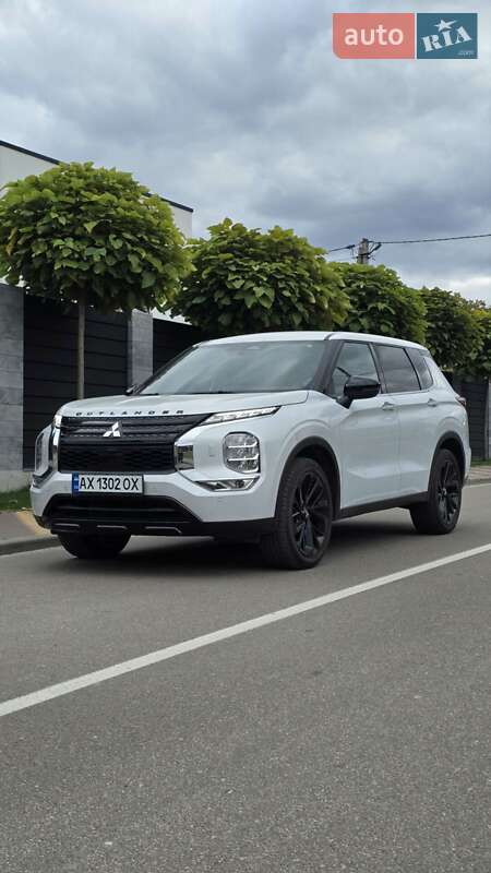 Внедорожник / Кроссовер Mitsubishi Outlander 2022 в Киеве