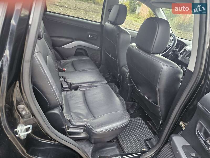 Внедорожник / Кроссовер Mitsubishi Outlander 2010 в Нововолынске
