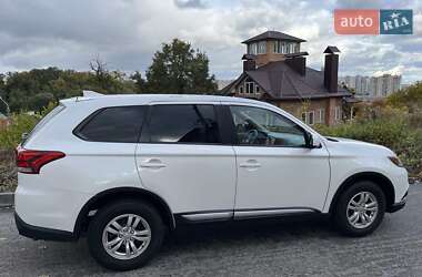 Внедорожник / Кроссовер Mitsubishi Outlander 2019 в 