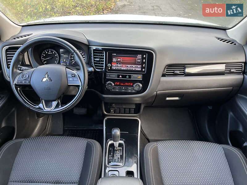 Позашляховик / Кросовер Mitsubishi Outlander 2019 в Києві