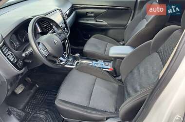 Внедорожник / Кроссовер Mitsubishi Outlander 2019 в 