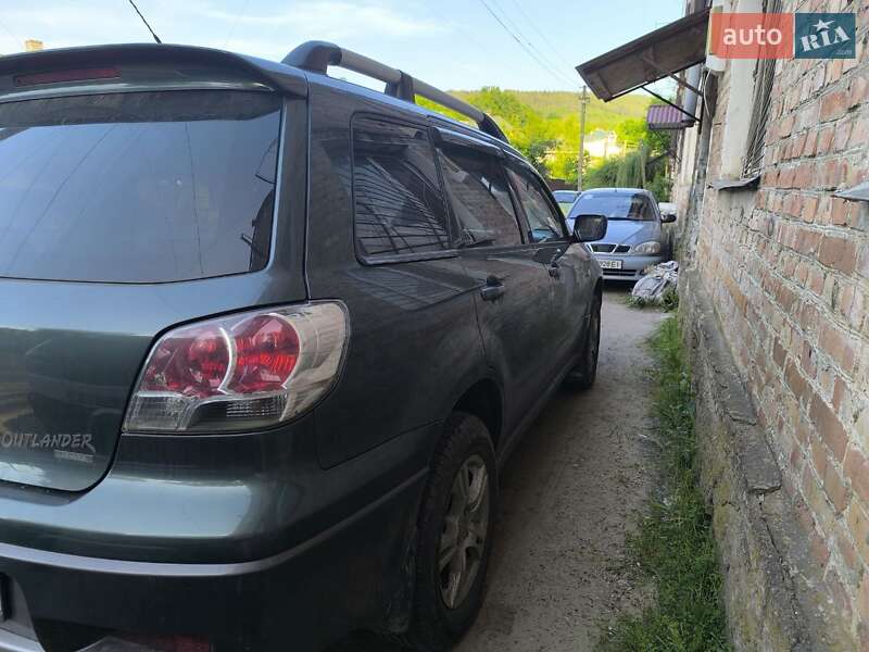 Внедорожник / Кроссовер Mitsubishi Outlander 2003 в Могилев-Подольске фото 2 Внедорожник / Кроссовер Mitsubishi Outlander 2003 в Могилев-Подольске