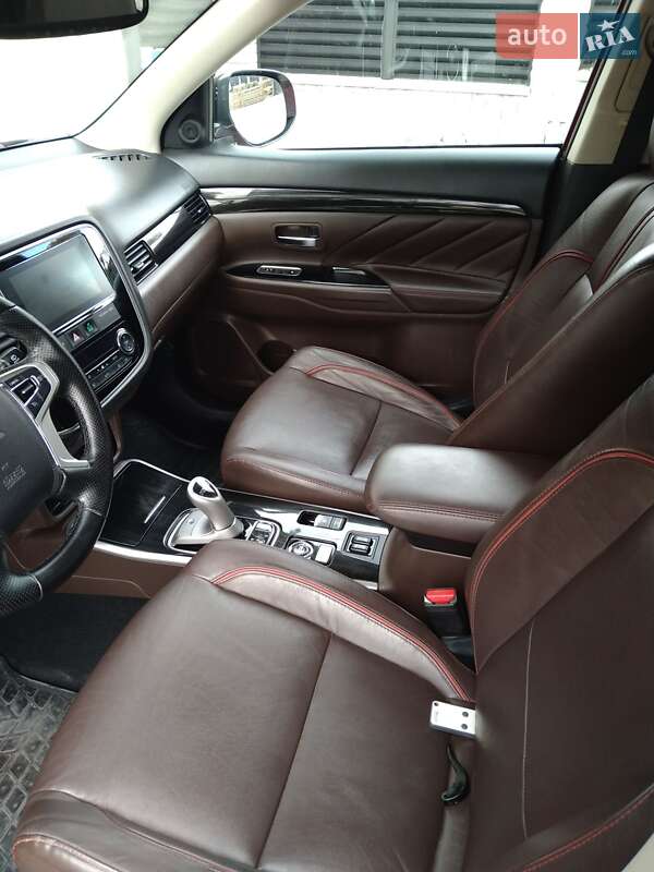 Позашляховик / Кросовер Mitsubishi Outlander 2017 в Тернополі