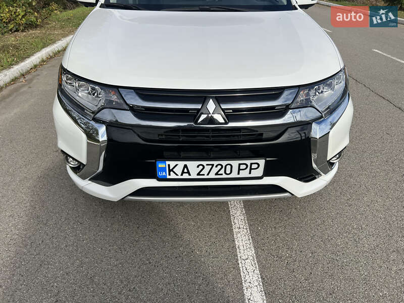 Позашляховик / Кросовер Mitsubishi Outlander 2018 в Києві