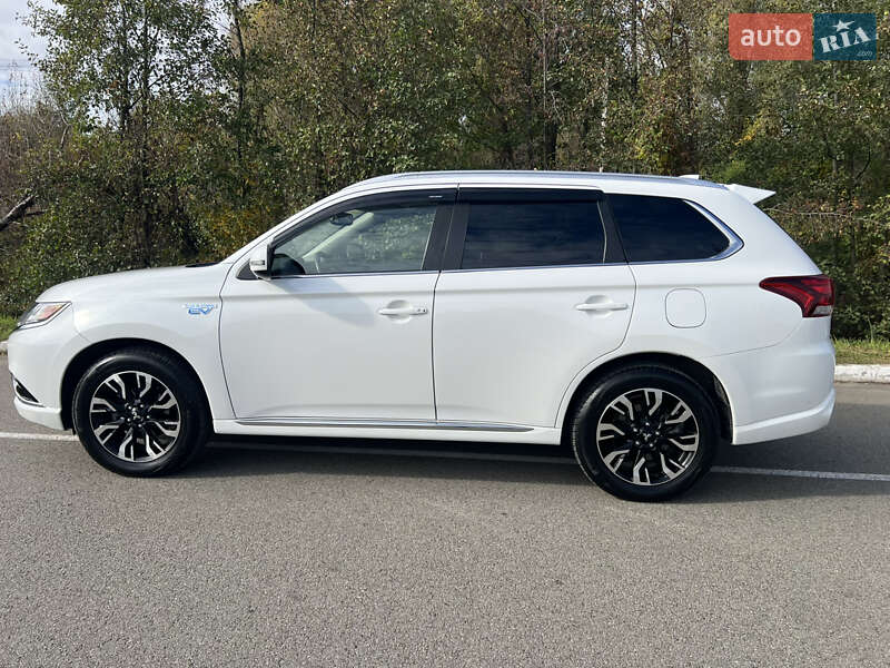 Позашляховик / Кросовер Mitsubishi Outlander 2018 в Києві