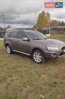 Позашляховик / Кросовер Mitsubishi Outlander 2010 в  фото 12 Позашляховик / Кросовер Mitsubishi Outlander 2010 в