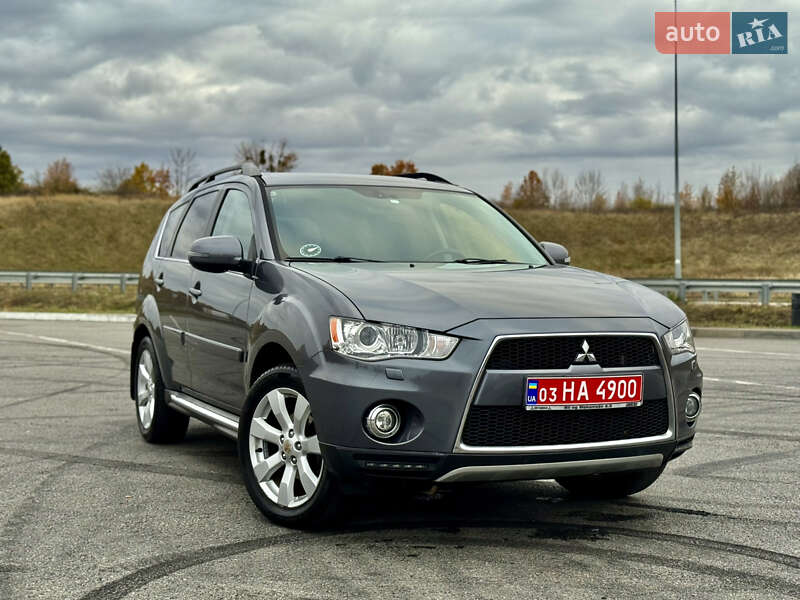 Внедорожник / Кроссовер Mitsubishi Outlander 2012 в 
