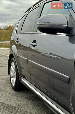 Внедорожник / Кроссовер Mitsubishi Outlander 2012 в 