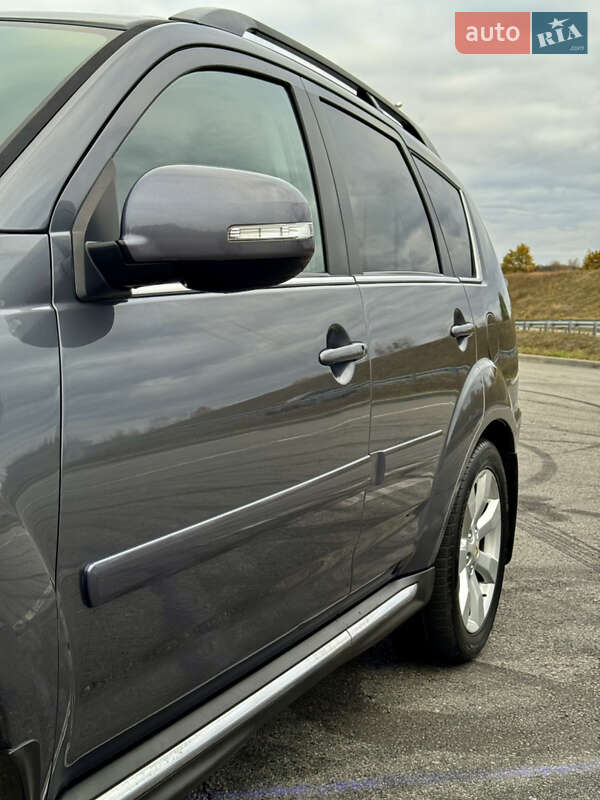 Внедорожник / Кроссовер Mitsubishi Outlander 2012 в Полтаве