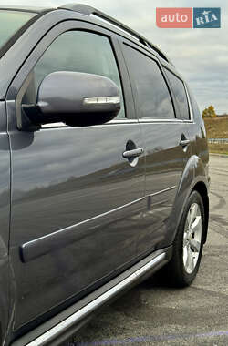 Внедорожник / Кроссовер Mitsubishi Outlander 2012 в 
