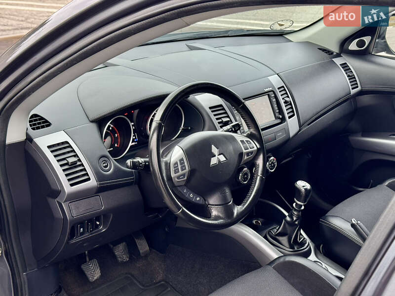 Внедорожник / Кроссовер Mitsubishi Outlander 2012 в Полтаве