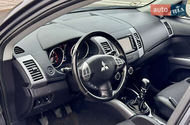 Внедорожник / Кроссовер Mitsubishi Outlander 2012 в 