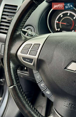 Внедорожник / Кроссовер Mitsubishi Outlander 2012 в 