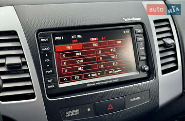 Внедорожник / Кроссовер Mitsubishi Outlander 2012 в 