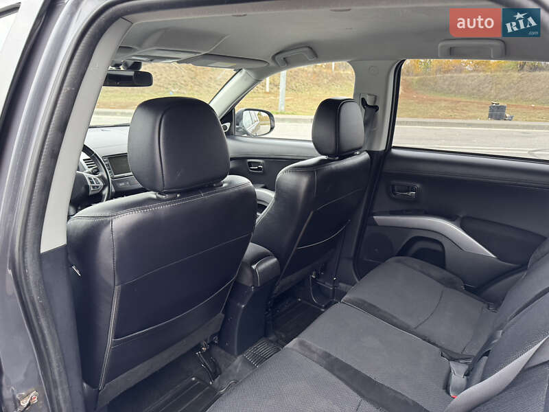 Внедорожник / Кроссовер Mitsubishi Outlander 2012 в Полтаве