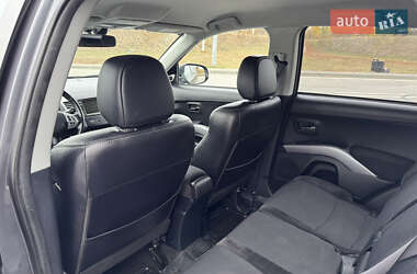 Внедорожник / Кроссовер Mitsubishi Outlander 2012 в 