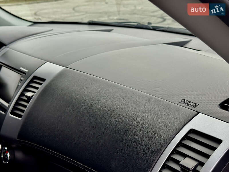 Внедорожник / Кроссовер Mitsubishi Outlander 2012 в Полтаве