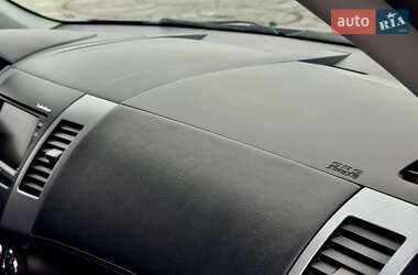 Внедорожник / Кроссовер Mitsubishi Outlander 2012 в 