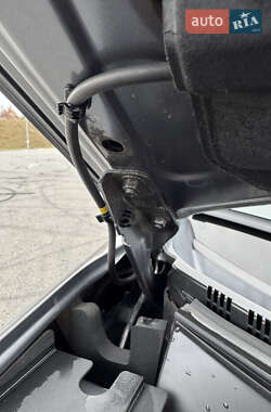 Внедорожник / Кроссовер Mitsubishi Outlander 2012 в 