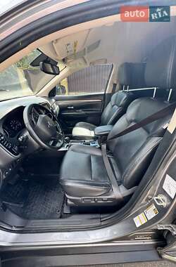 Позашляховик / Кросовер Mitsubishi Outlander 2020 в 