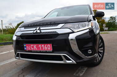 Внедорожник / Кроссовер Mitsubishi Outlander 2020 в 