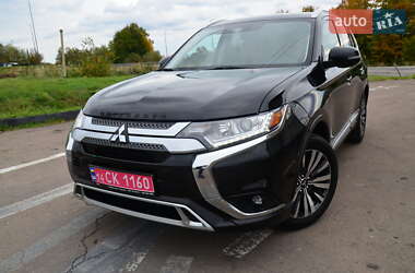 Внедорожник / Кроссовер Mitsubishi Outlander 2020 в 