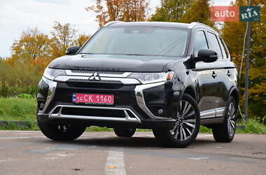 Внедорожник / Кроссовер Mitsubishi Outlander 2020 в 