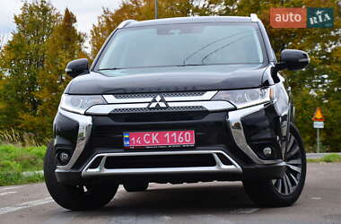 Внедорожник / Кроссовер Mitsubishi Outlander 2020 в 