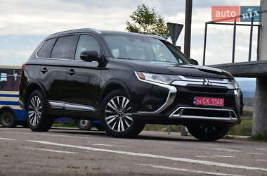 Внедорожник / Кроссовер Mitsubishi Outlander 2020 в 