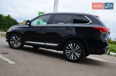 Внедорожник / Кроссовер Mitsubishi Outlander 2020 в 